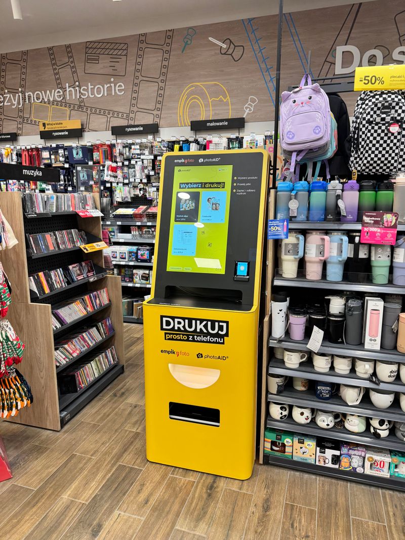 Foto kiosk PhotoAiD w salonie Empik w Galerii Wybickiego w Kościerzynie