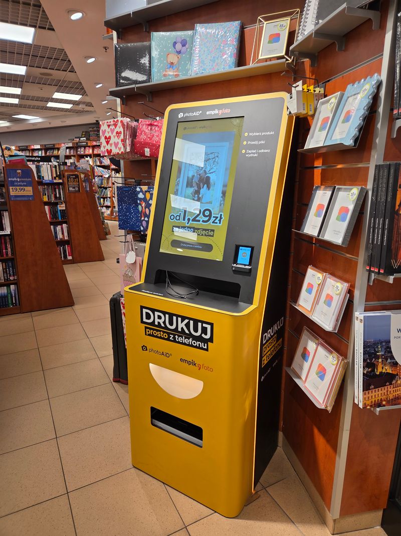 Foto kiosk PhotoAiD w salonie Empik Pasaż Grunwaldzki we Wrocławiu