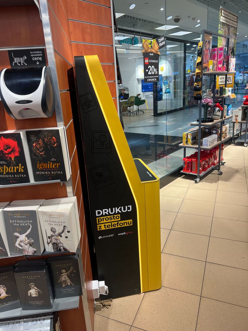 Samoobsługowy foto kiosk PhotoAiD w Empik Pasaż Grunwaldzki we Wrocławiu