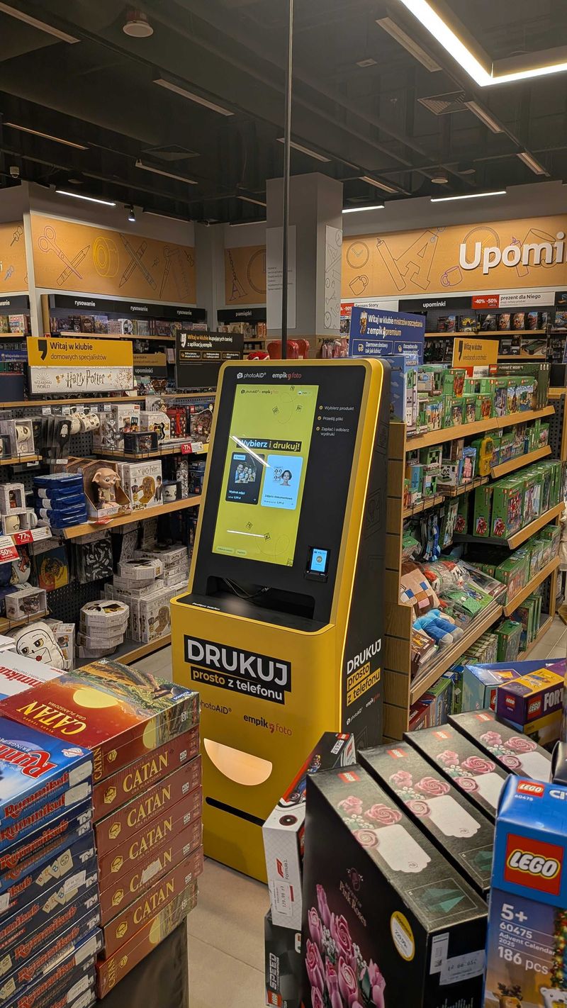 Foto kiosk PhotoAiD w salonie Empik Posnania w Poznaniu