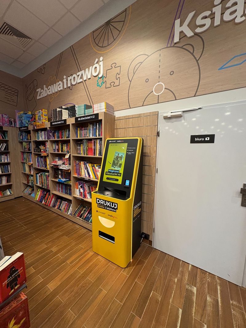 Wywoływanie zdjęć i druk A4 w foto kiosku PhotoAiD w Empik Poznań M1 przy Szwajcarskiej