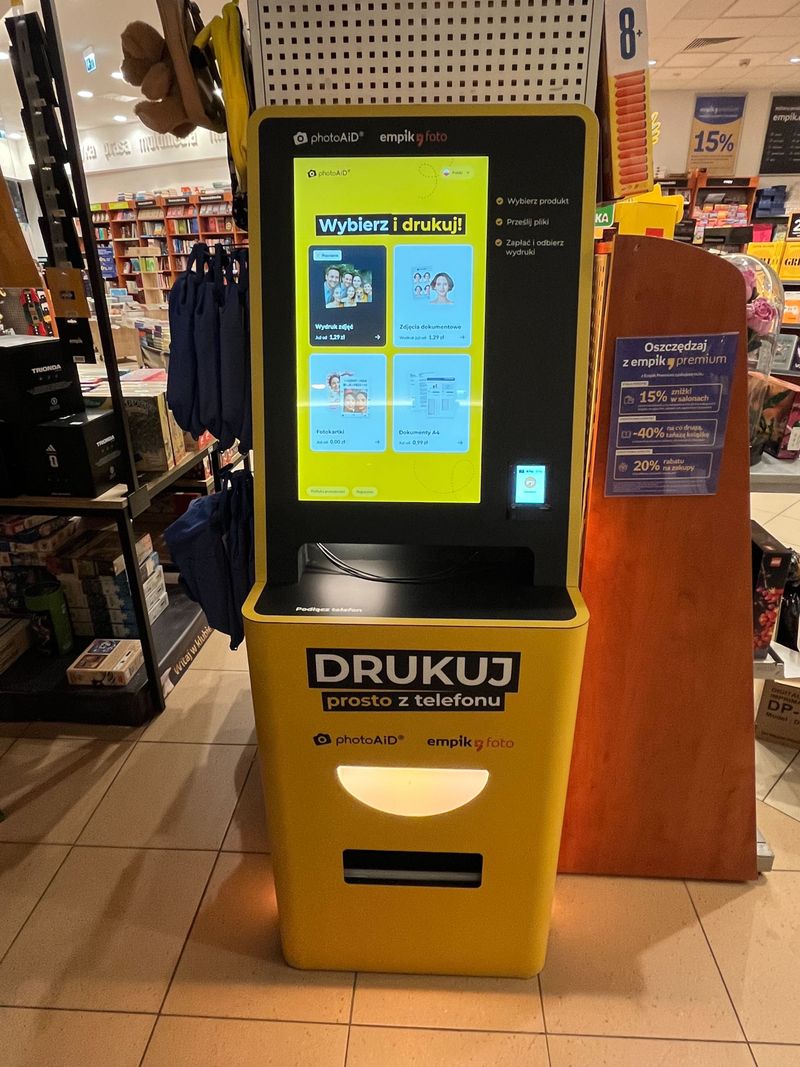 Foto kiosk PhotoAiD w salonie Empik Poznań Plaza