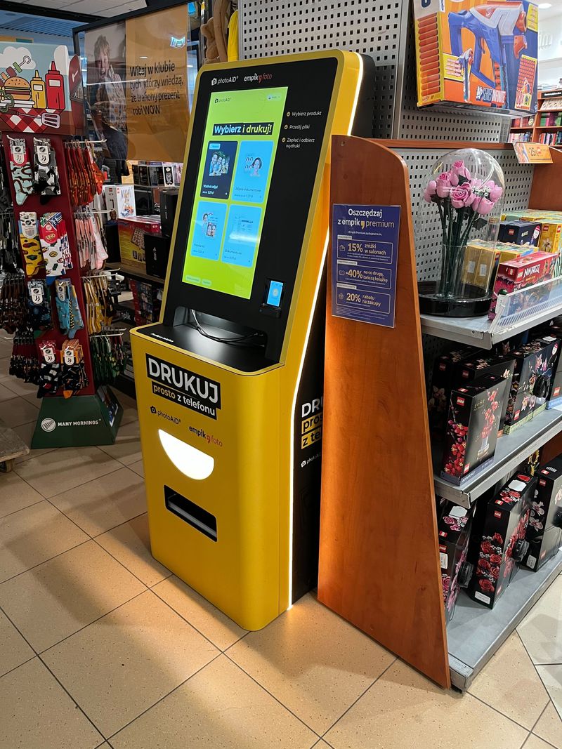 Wywoływanie zdjęć i druk A4 w foto kiosku PhotoAiD w Empik Poznań Plaza