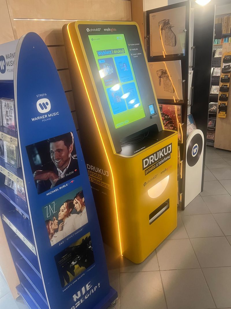 Wywoływanie zdjęć i druk A4 w foto kiosku PhotoAiD w Empik Poznań Ratajczaka