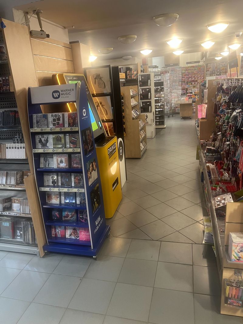 Samoobsługowa drukarnia PhotoAiD w salonie Empik przy Placu Wolności w Poznaniu