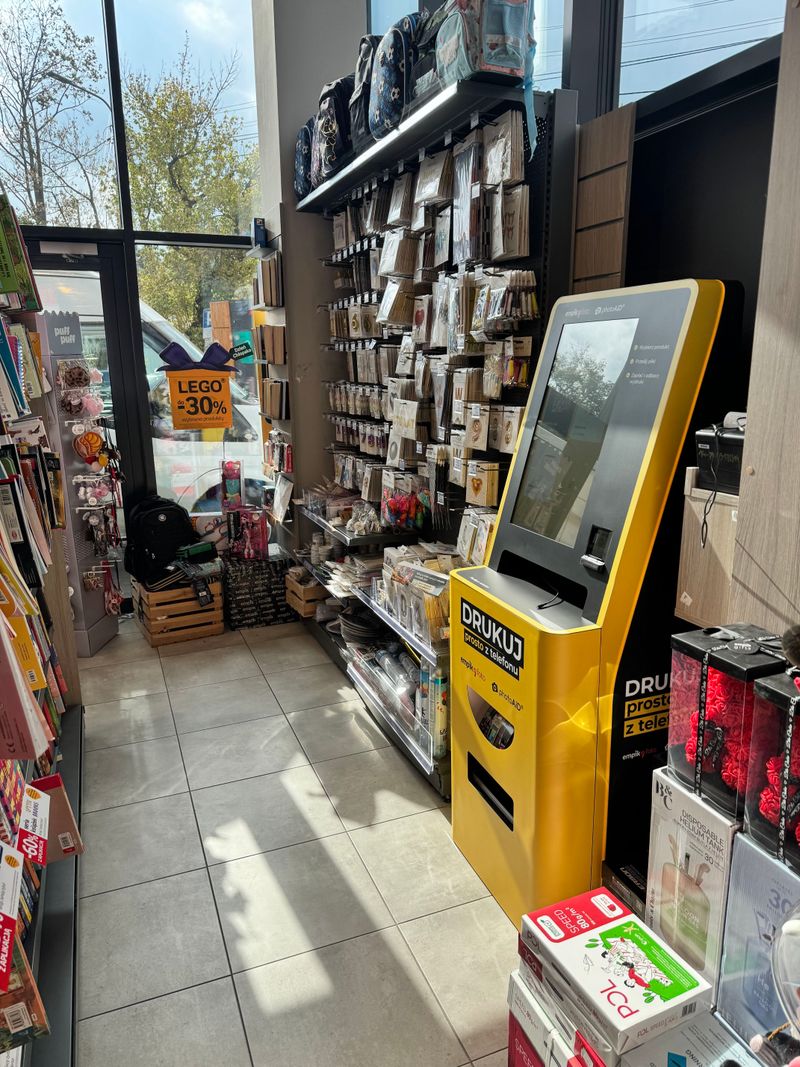 Wywoływanie zdjęć i druk A4 w foto kiosku PhotoAiD w Empik przy Strażackiej w Rembertowie