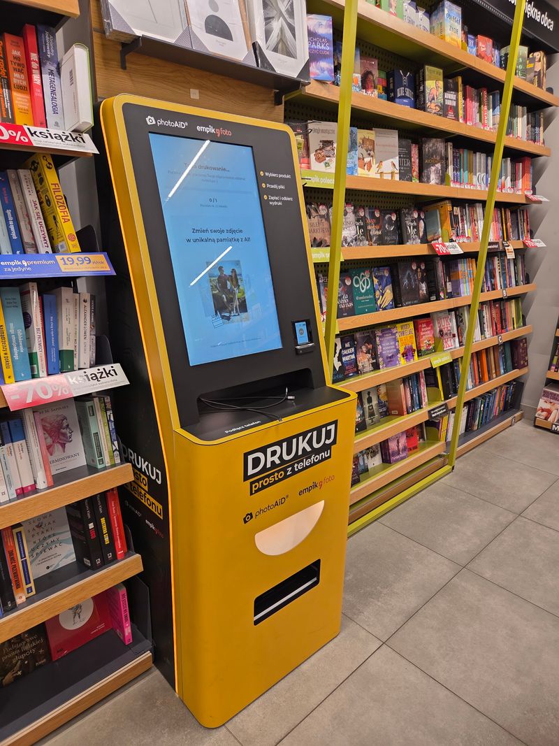 Foto kiosk PhotoAiD w salonie Empik Renoma we Wrocławiu