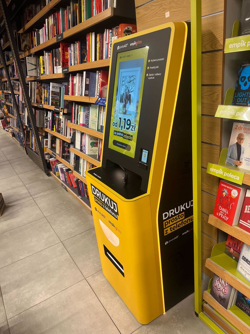 Wywoływanie zdjęć i druk A4 w foto kiosku PhotoAiD w Empik Renoma