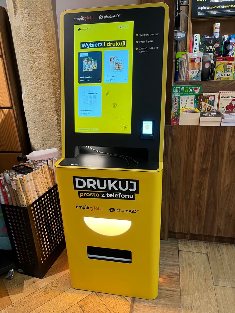 Foto kiosk PhotoAiD w salonie Empik przy Rynku Głównym w Krakowie