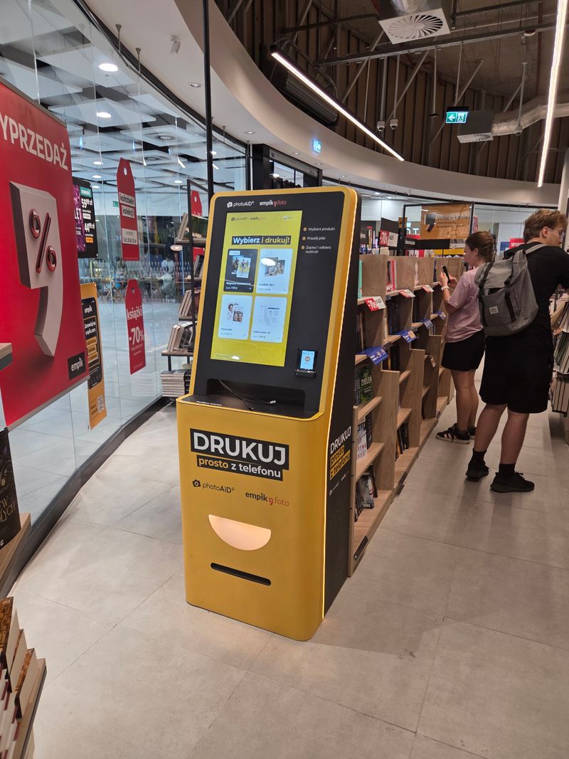 Foto kiosk PhotoAiD w salonie Empik Sky Tower we Wrocławiu