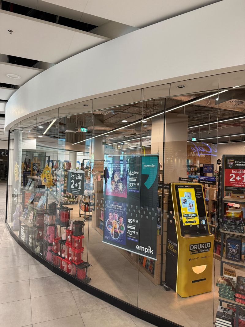 Samoobsługowy foto kiosk PhotoAiD w Empik Sky Tower przy Powstańców Śląskich