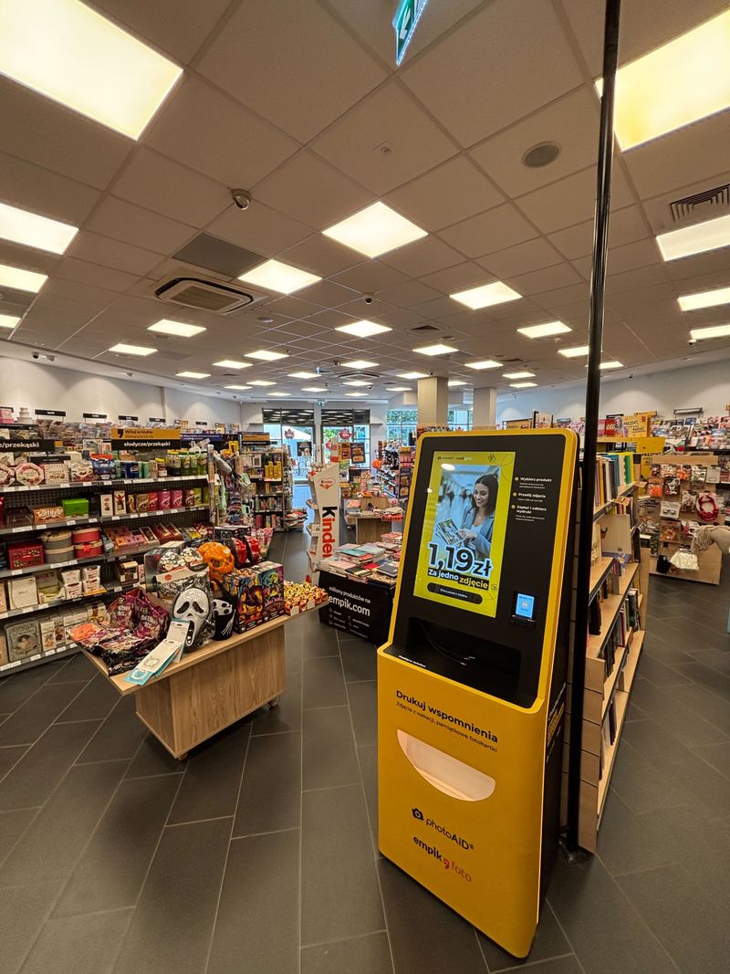 Wywoływanie i wydruk zdjęć w foto kiosku PhotoAiD w Empik Sopot Promenada