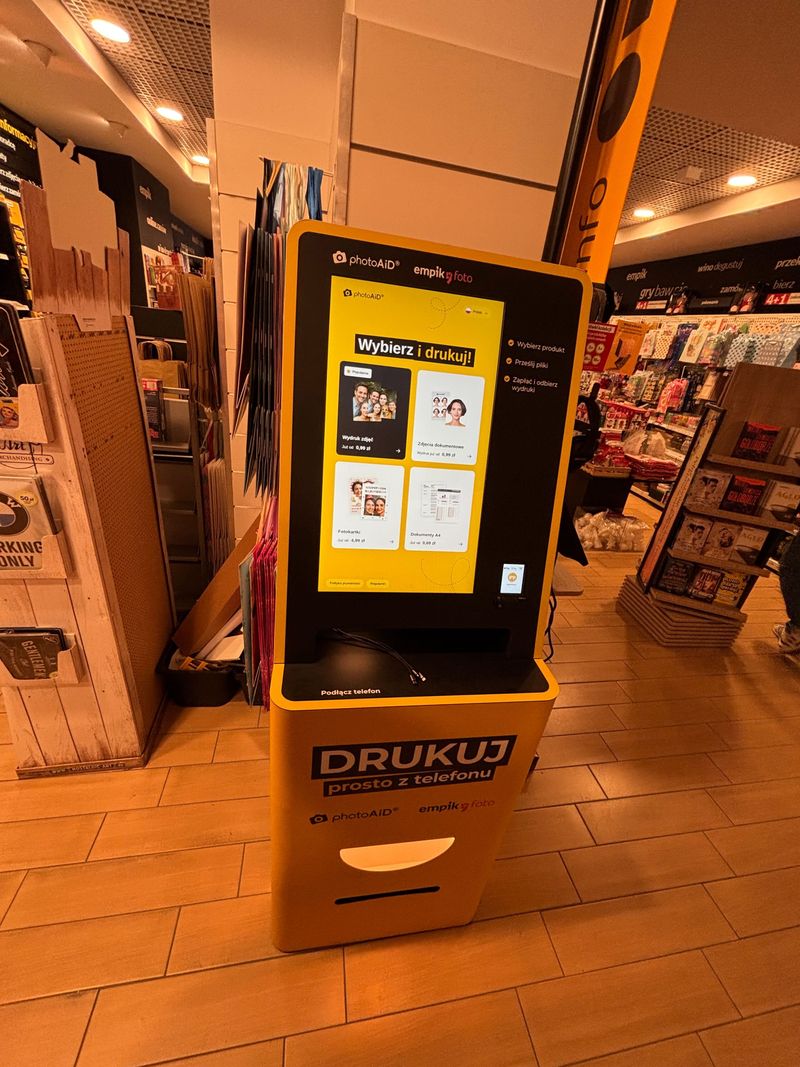 Foto kiosk PhotoAiD w salonie Empik w Szczecinku
