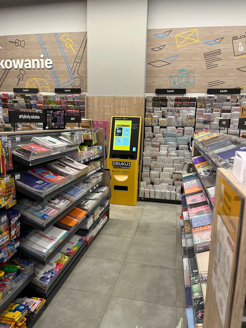 Wywoływanie zdjęć i druk A4 w foto kiosku PhotoAiD w Empik Toruń Plaza
