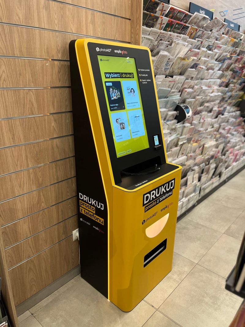 Samoobsługowy foto kiosk PhotoAiD w Empik Toruń Plaza w Toruniu