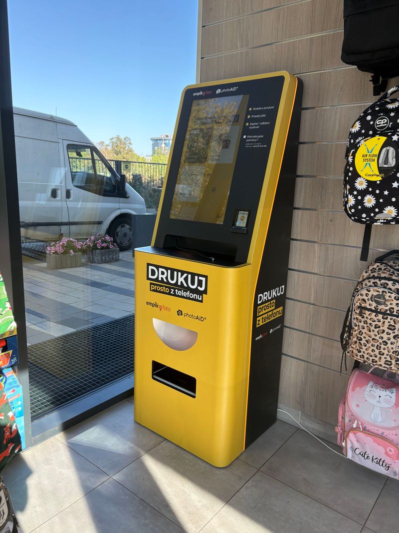 Foto kiosk PhotoAiD w salonie Empik przy ul. Bokserskiej 56 w Warszawie