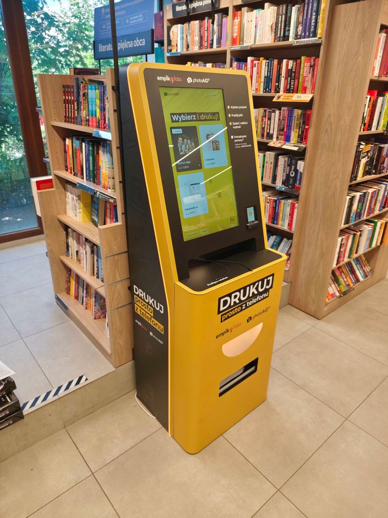 Foto kiosk PhotoAiD w salonie Empik przy ul. Klimczaka 22 w Warszawie