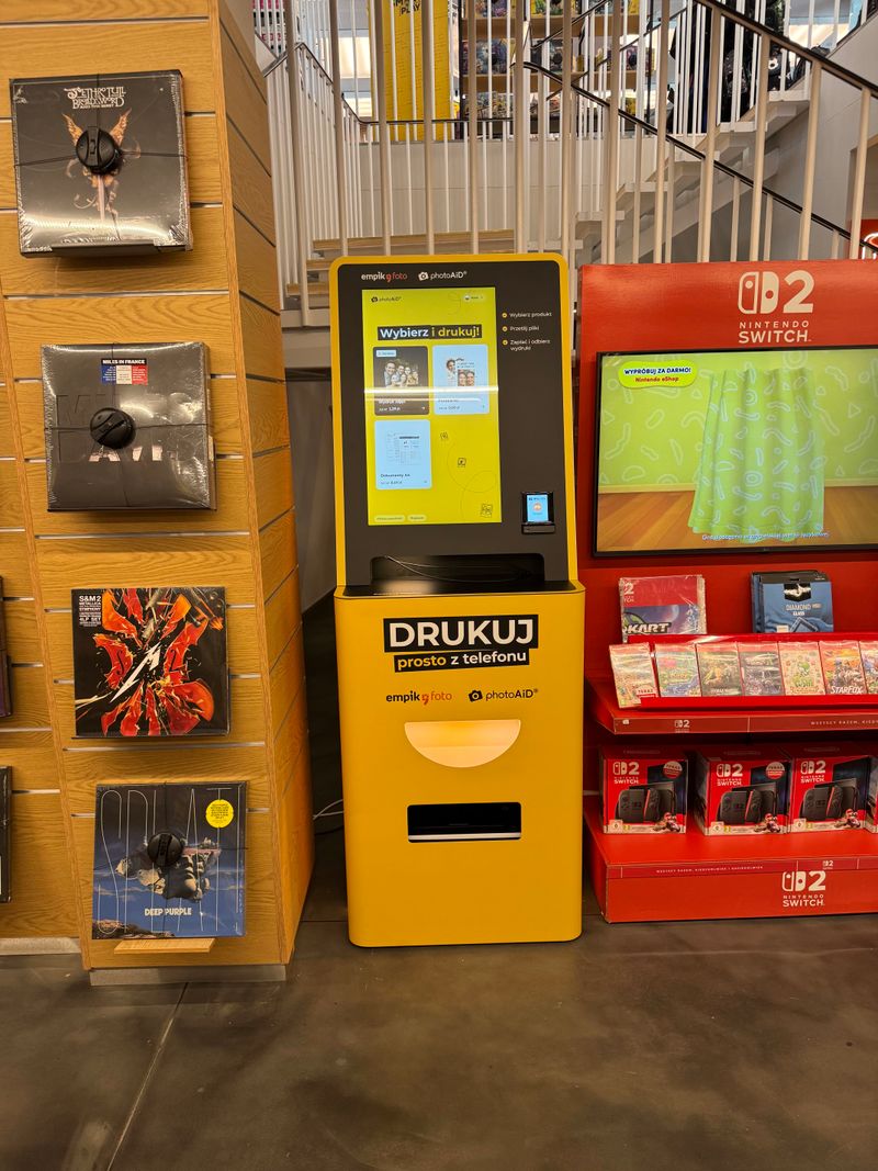 Foto kiosk PhotoAiD w salonie Empik przy Marszałkowskiej w Warszawie