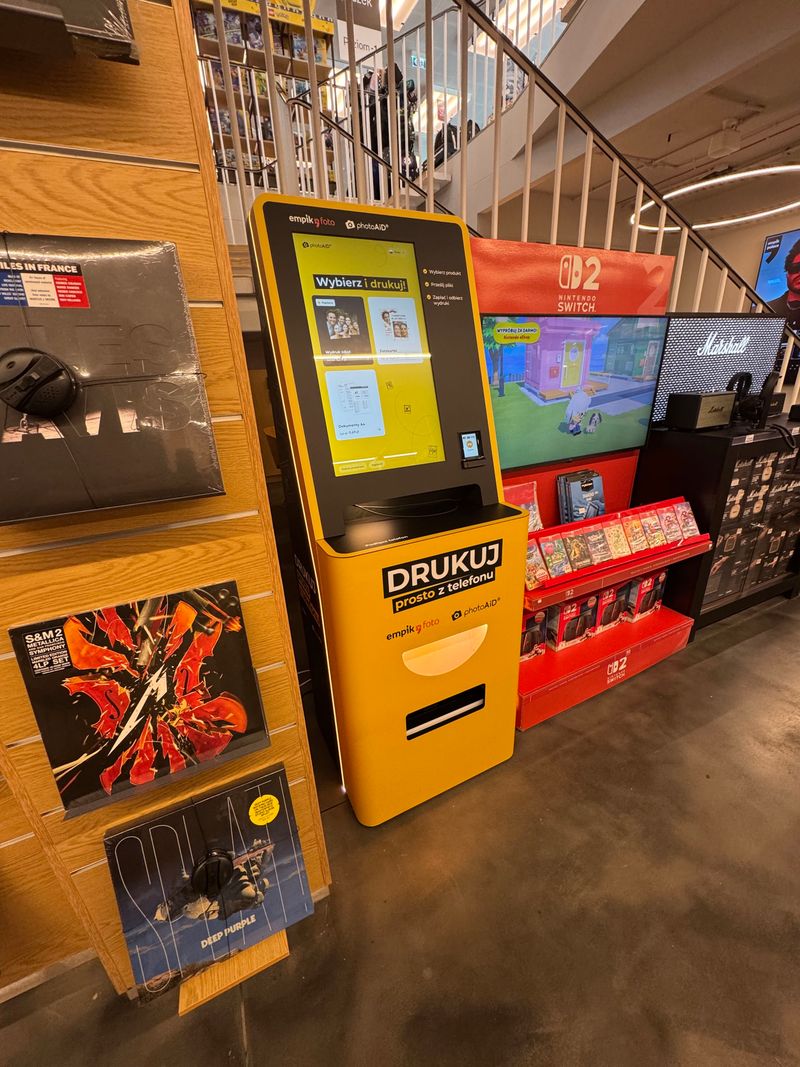 Wywoływanie zdjęć i druk A4 w foto kiosku PhotoAiD w Empik Warszawa Marszałkowska