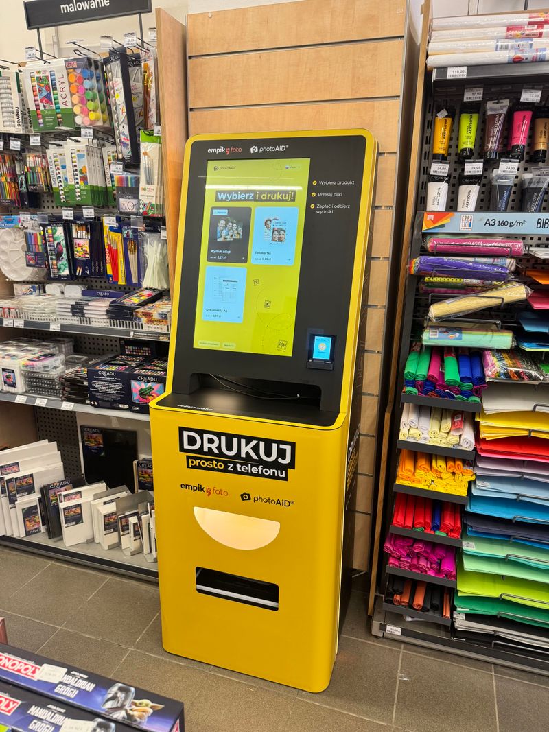 Foto kiosk PhotoAiD w salonie Empik przy Placu Wilsona na Żoliborzu w Warszawie