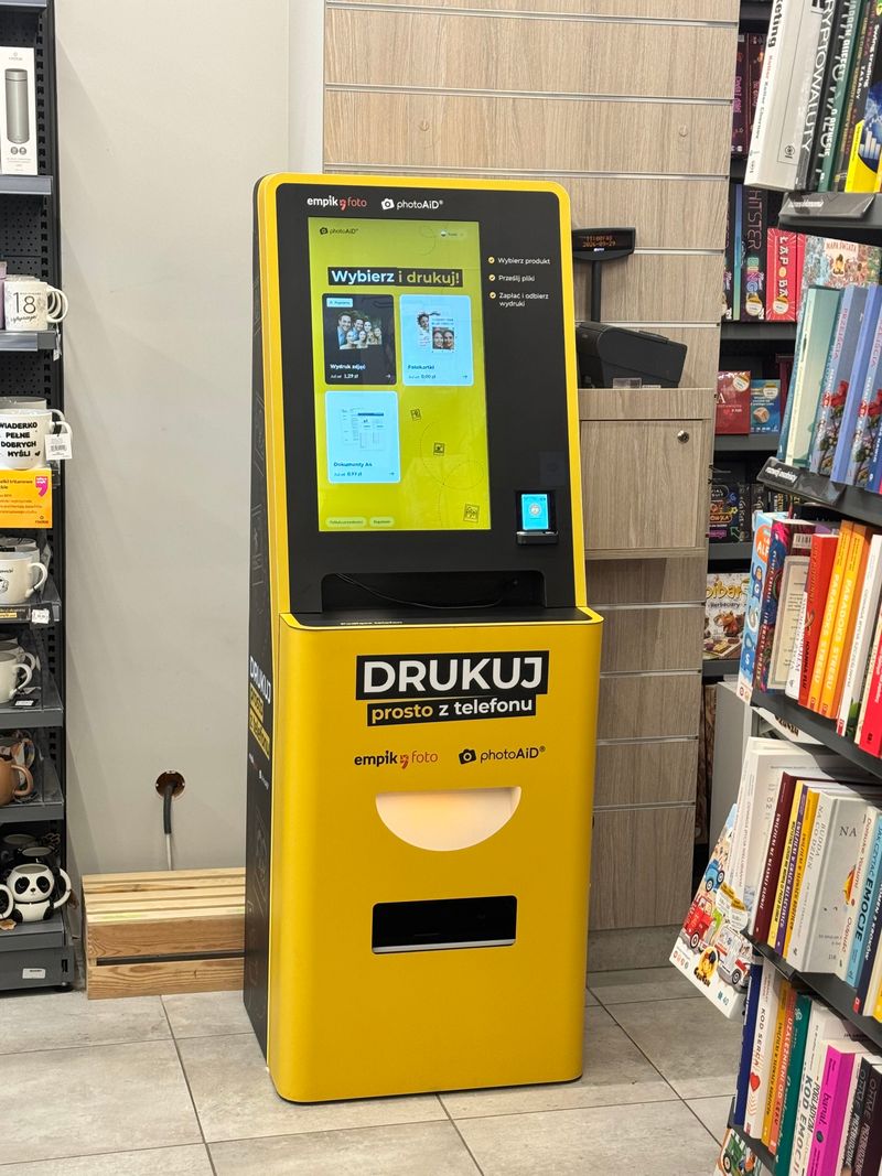 Foto kiosk PhotoAiD w salonie Empik przy ul. Obozowej na Woli w Warszawie