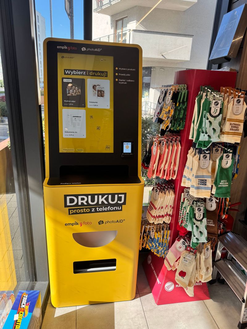 Foto kiosk PhotoAiD w salonie Empik przy ul. Pełczyńskiego na Bemowie w Warszawie