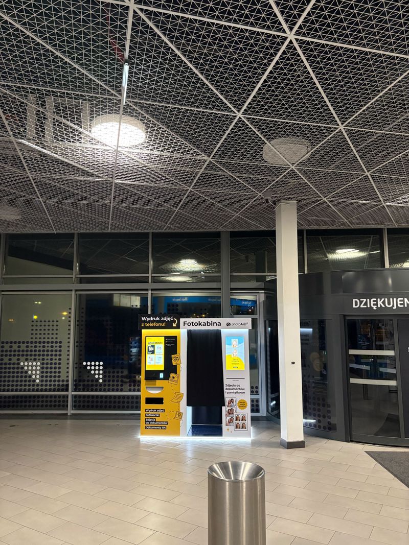 Foto kiosk PhotoAiD połączony z fotobudką w galerii G City Targówek w Warszawie
