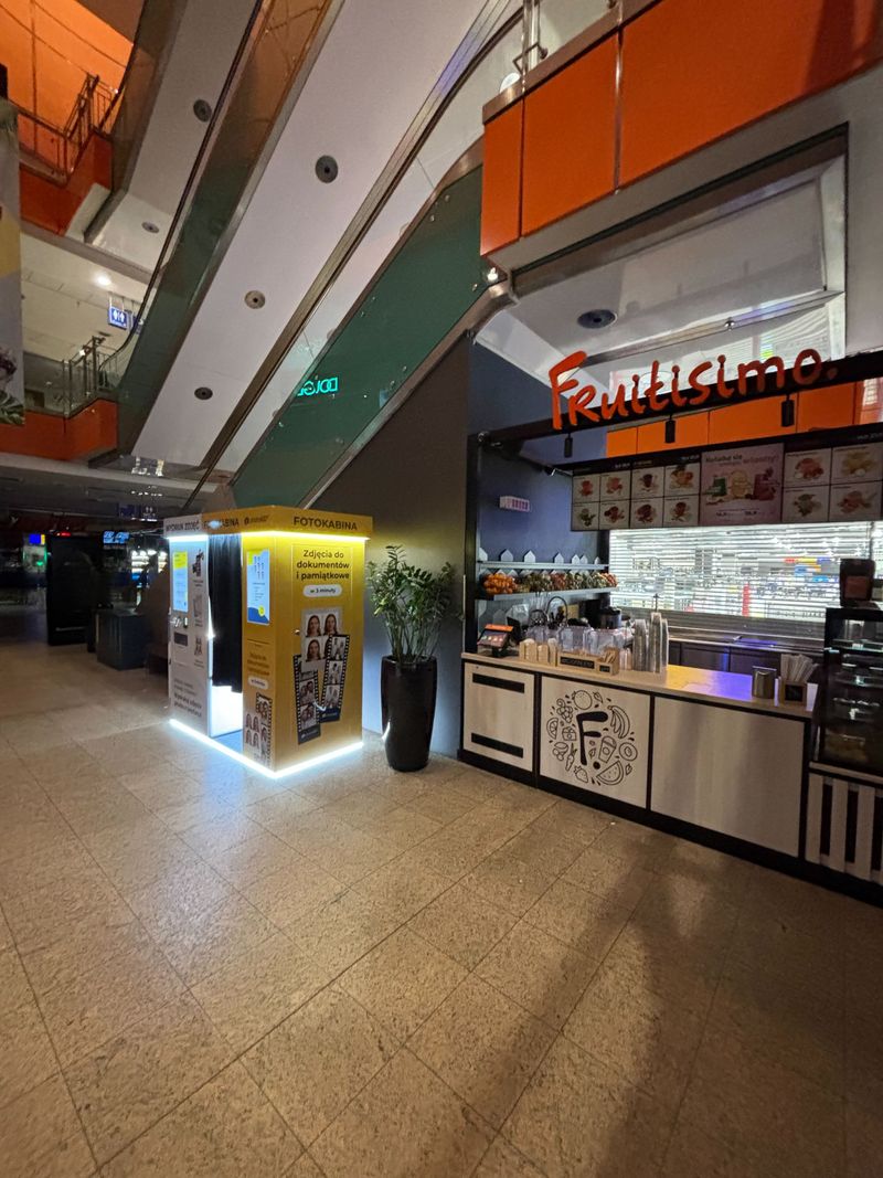 Samoobsługowy foto kiosk PhotoAiD z fotobudką w Galerii Dominikańskiej we Wrocławiu