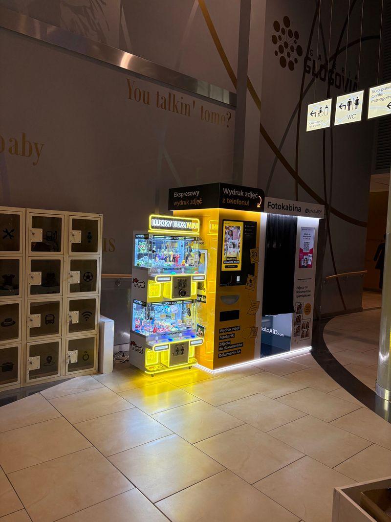 Foto kiosk PhotoAiD z fotobudką w pasażu Galerii Glogovia pod Głogowem