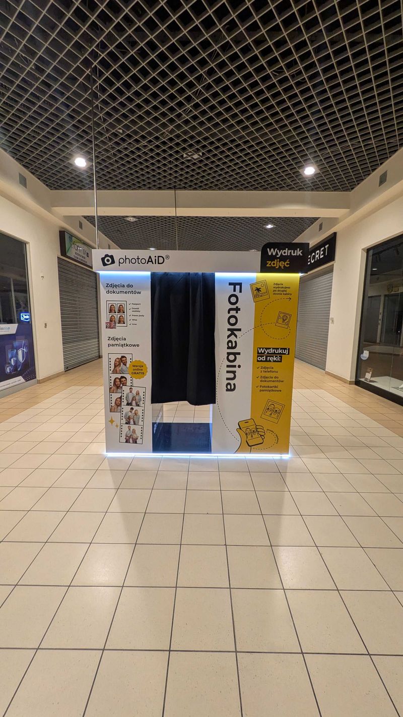 Wywoływanie i wydruk zdjęć w foto kiosku PhotoAiD w Galerii Gniezno w Gnieźnie