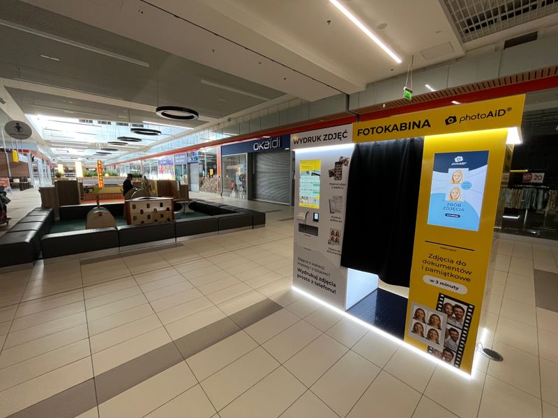 Wywoływanie zdjęć i druk dokumentów A4 w foto kiosku PhotoAiD w Galerii Łomianki