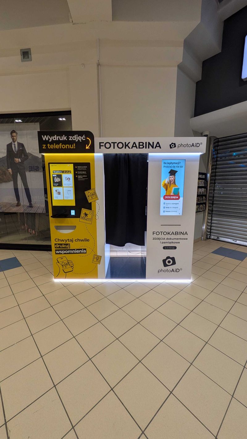 Foto kiosk PhotoAiD połączony z fotobudką w Galerii nad Jeziorem w Koninie