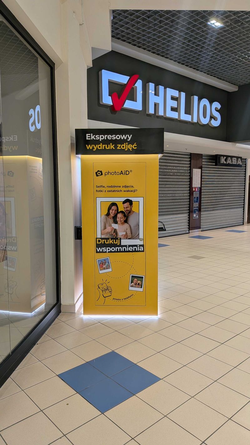 Wywoływanie i wydruk zdjęć w foto kiosku PhotoAiD w Galerii nad Jeziorem w Koninie