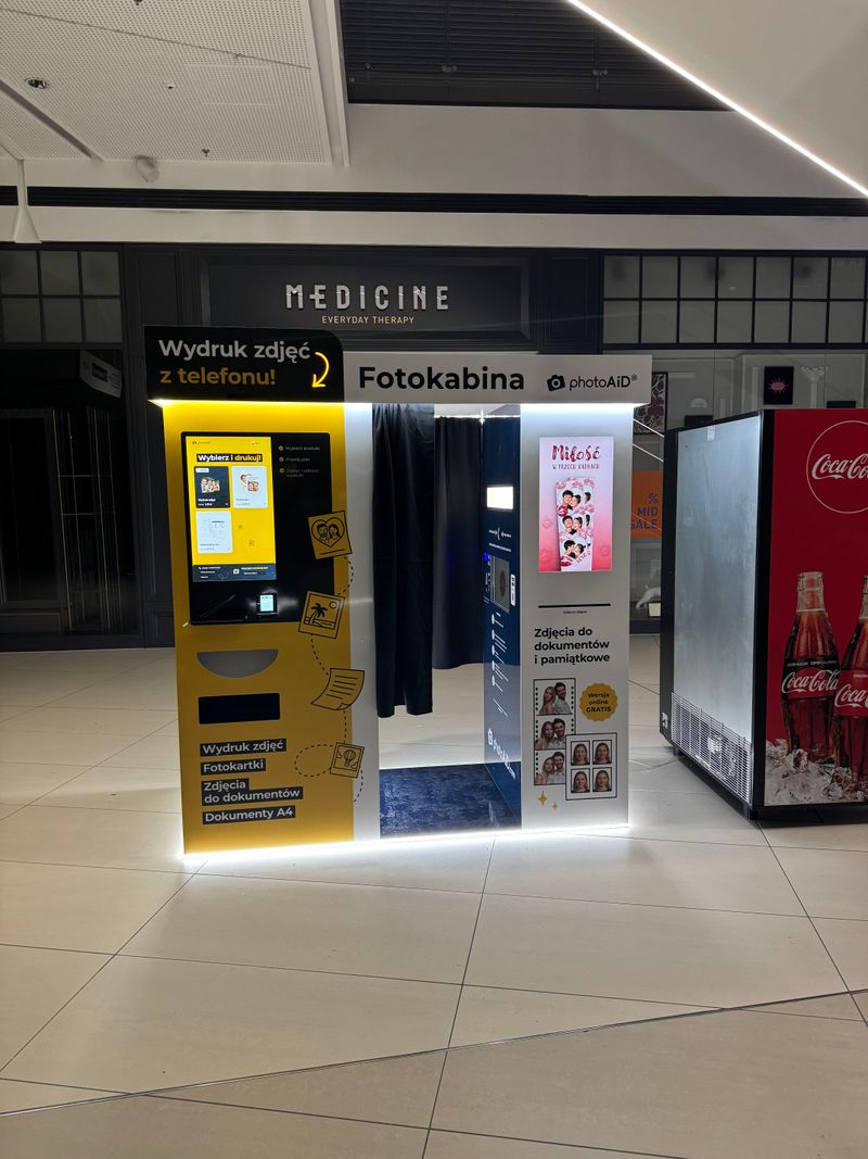 Foto kiosk PhotoAiD połączony z fotobudką w Galerii Północnej w Warszawie