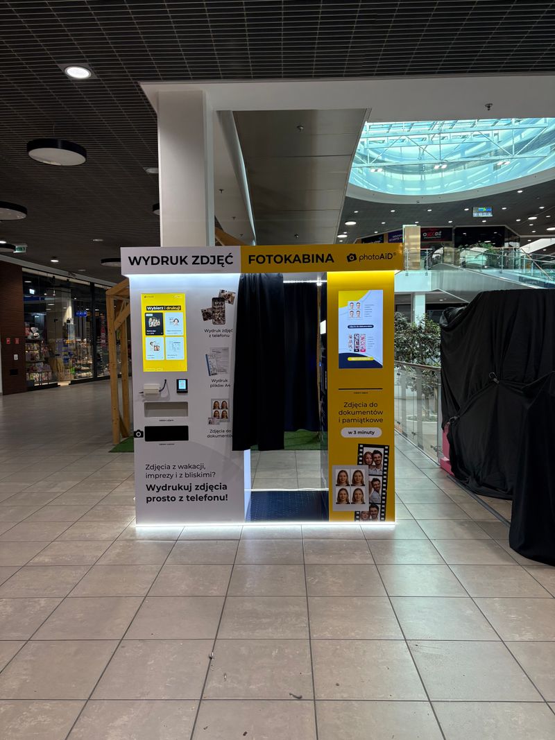 Foto kiosk PhotoAiD połączony z fotobudką w Galerii Przymorze w Gdańsku
