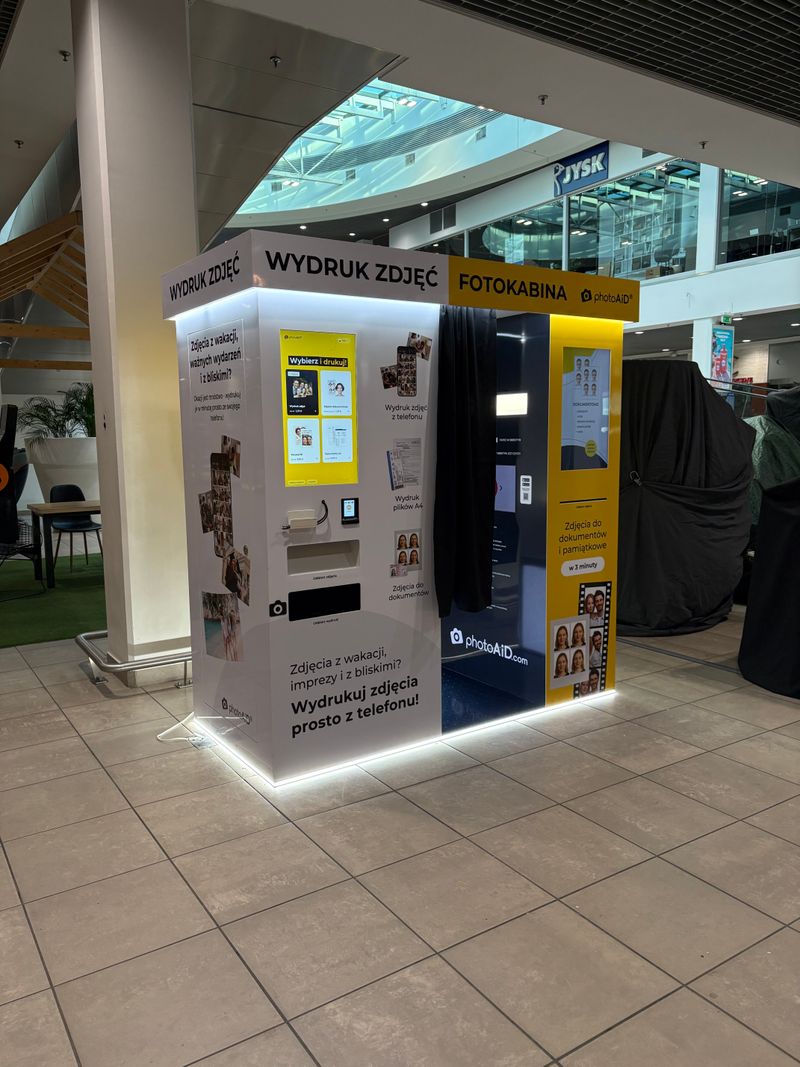 Foto kiosk z fotobudką do wywoływania zdjęć i druku dokumentów A4 w Galerii Przymorze w Gdańsku