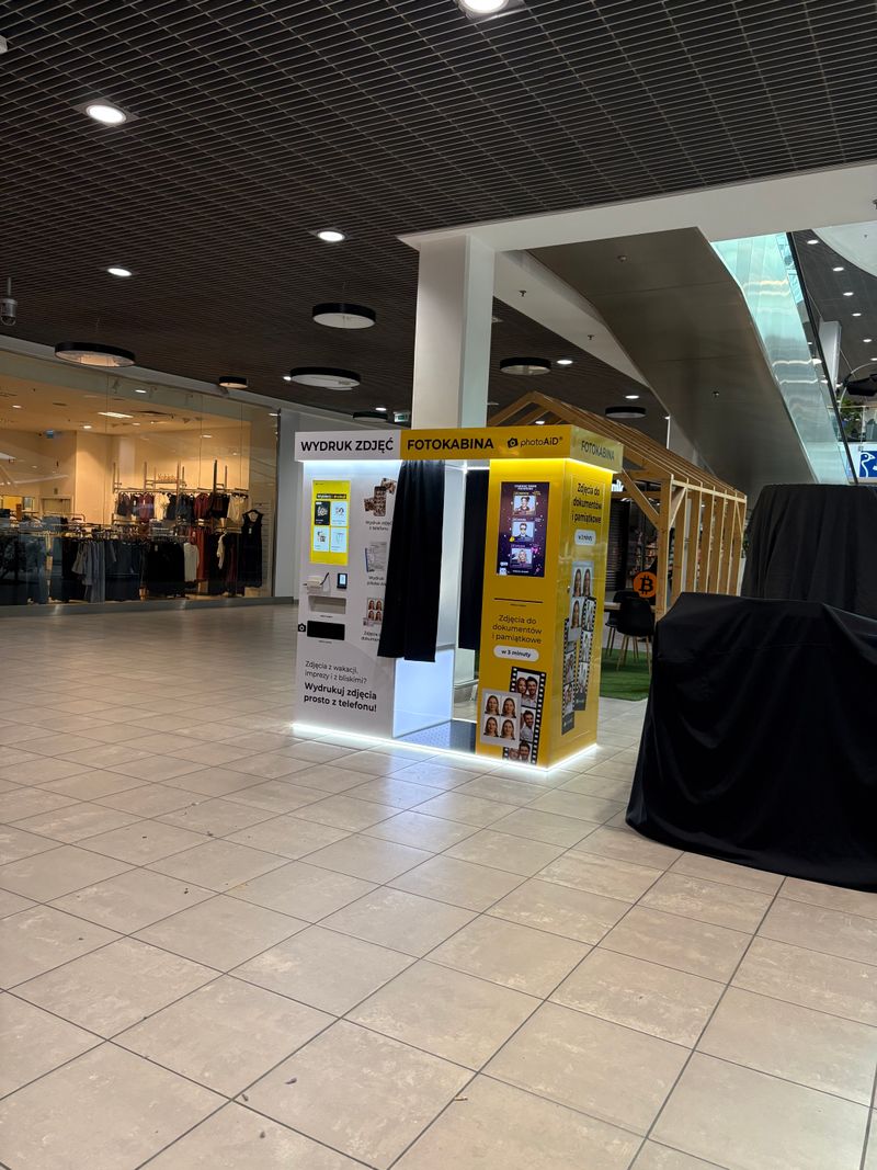 Wywoływanie zdjęć i druk dokumentów A4 w foto kiosku PhotoAiD w Galerii Przymorze w Gdańsku