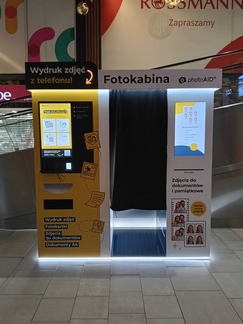 Foto kiosk PhotoAiD połączony z fotobudką w Galerii Rondo w Bydgoszczy