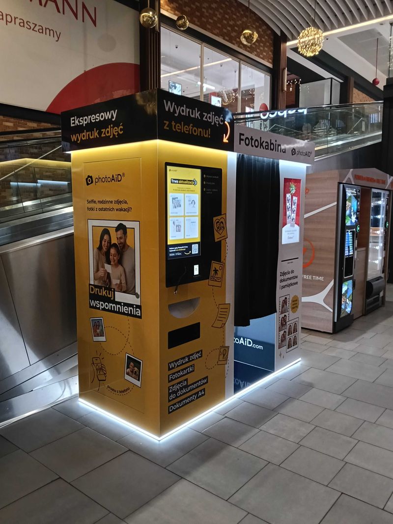 Foto kiosk z fotobudką do wywoływania zdjęć i druku dokumentów A4 w Galerii Rondo w Bydgoszczy