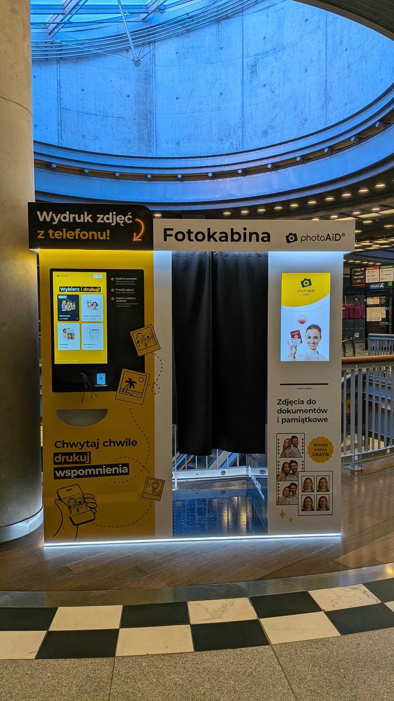 Foto kiosk PhotoAiD połączony z fotobudką w Galerii Stary Browar w Poznaniu