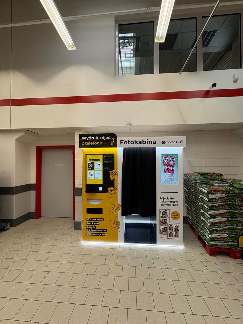 Foto kiosk PhotoAiD połączony z fotobudką w Kaufland Jasło przy ulicy Lwowskiej