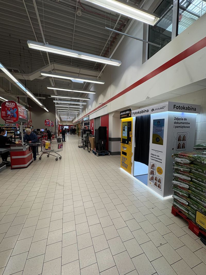 Wywoływanie zdjęć i druk dokumentów A4 w foto kiosku PhotoAiD w Kaufland Jasło przy ulicy Lwowskiej