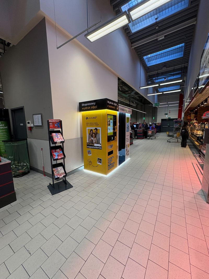 Wywoływanie zdjęć i druk dokumentów A4 w foto kiosku PhotoAiD w Kaufland Krotoszyn przy ulicy Adama Mickiewicza