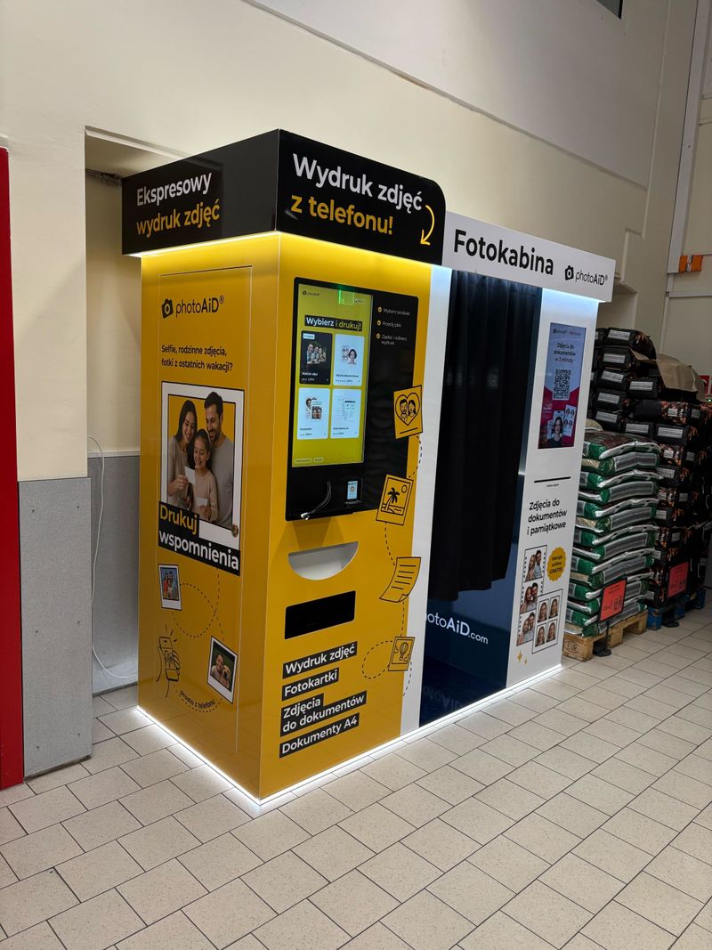 Foto kiosk z fotobudką do wywoływania zdjęć i druku dokumentów A4 w Kaufland Łask przy ulicy Warszawskiej