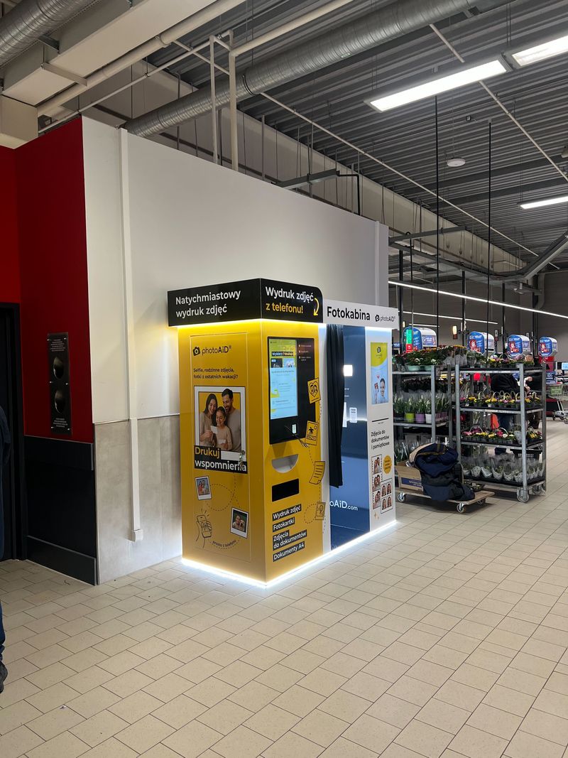 Foto kiosk PhotoAiD połączony z fotobudką w Kaufland Łódź Puszkina na Widzewie