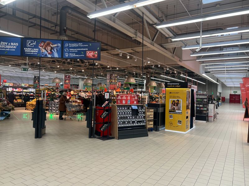 Wywoływanie zdjęć i druk dokumentów A4 w foto kiosku PhotoAiD w Kaufland Łódź Wróblewskiego przy ulicy Walerego Wróblewskiego