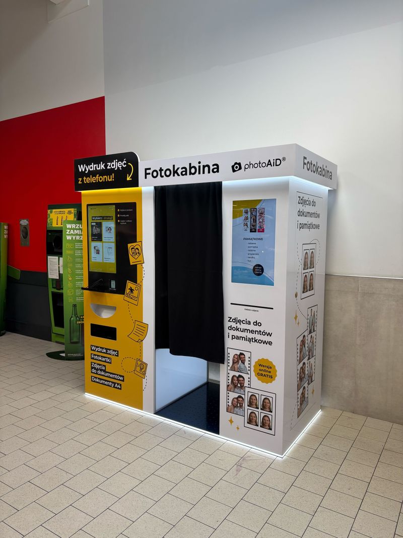 Foto kiosk PhotoAiD połączony z fotobudką w Kaufland Opoczno przy ulicy Dworcowej