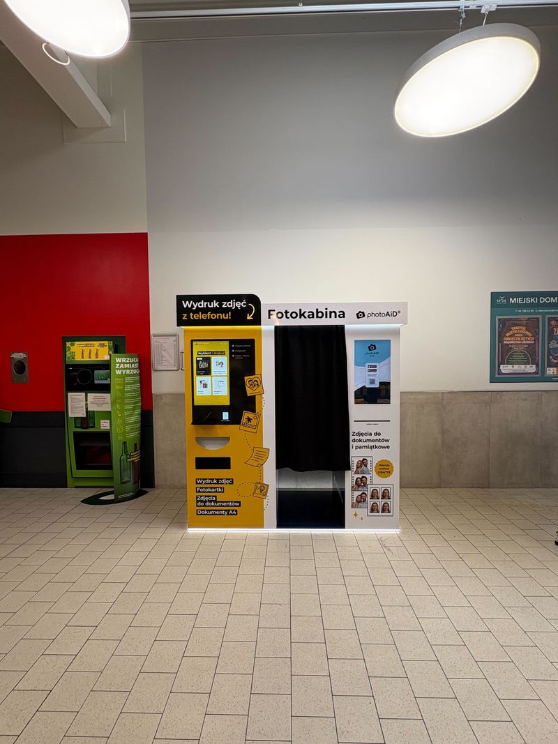 Foto kiosk z fotobudką do wywoływania zdjęć i druku dokumentów A4 w Kaufland Opoczno przy ulicy Dworcowej