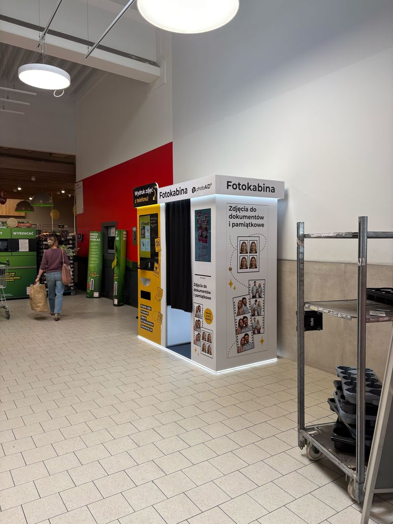 Wywoływanie zdjęć i druk dokumentów A4 w foto kiosku PhotoAiD w Kaufland Opoczno przy ulicy Dworcowej