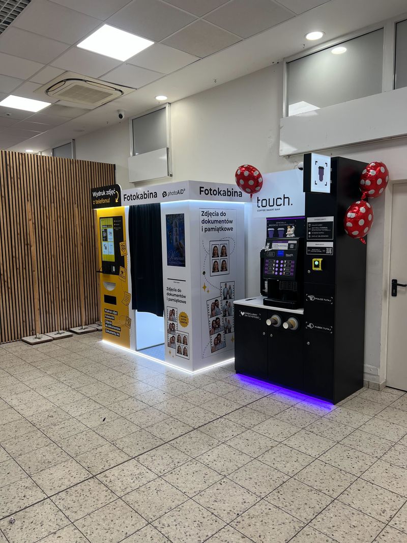 Foto kiosk PhotoAiD połączony z fotobudką w Kaufland Wrocław-Szczepin przy ulicy Długiej